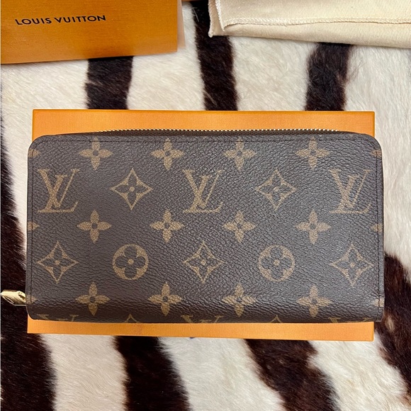 Brand new Louis Vuitton Zippy Wallet! - Picture 2 of 6